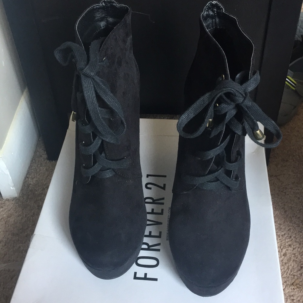 Forever21 platform lace Bootie